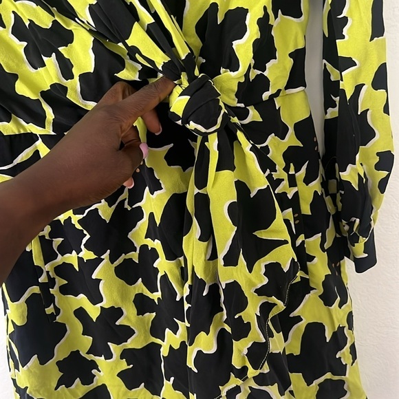 Diane Von Furstenberg Dora Lily Crepe Print Mini Dress Size 2 Faux Wrap - Picture 5 of 11